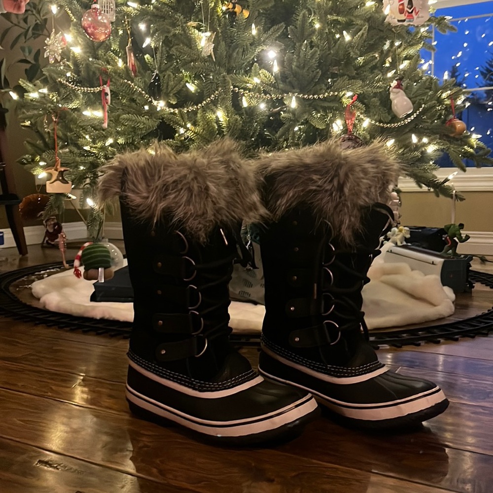 Like new Sorel Joan of Arctic boots